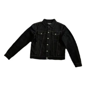 Denim-jacka med nedvikt krage och alfabetmönster ”Svart”
