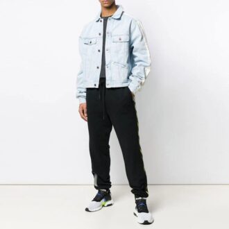 Denimjacka med skarvade ärmar, tvättad vit