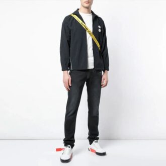 Enfärgad jacka med ståkrage och dragkedja, slim fit-modell, svart