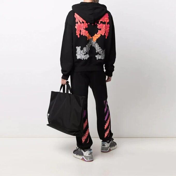 FW21 Melting Arrow Logo Print Sports Herr Svart
