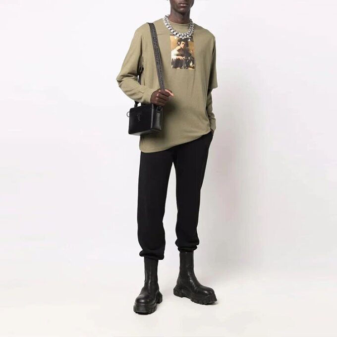 Off-White Herr Caravaggio Boy-tryck Långärmad T-shirt i lös passform, militärgrön