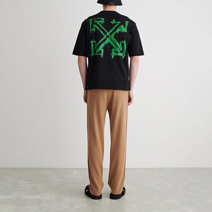 Off-White Herr SS22 Arrow Spray Painting Kortärmad T-shirt i lös passform Svart
