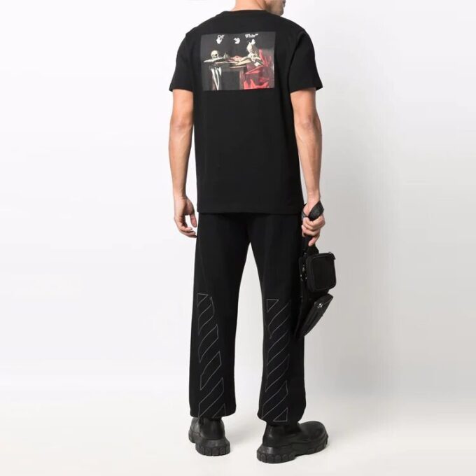 Off-White Herr T-shirt i enfärgat Caravaggio Arrow med korta ärmar, svart