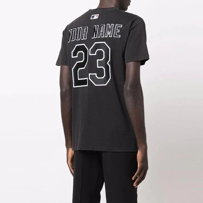 Off-White x New Era x MLB Crossover SS22 kortärmad t-shirt med logotryck, standardmodell, svart