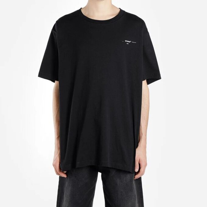 Oversize-tröja med målarpilstryck, bomull, rund hals, korta ärmar, lös passform, svart